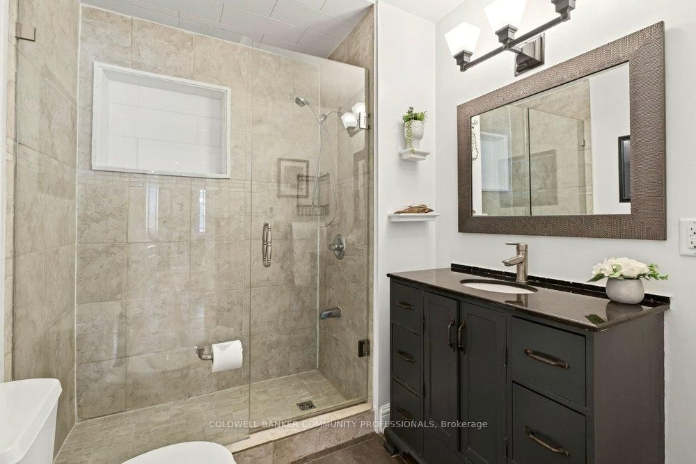 Detached House for sale at 389 Clarendon Drive, Hamilton, Ontario, L9G 2Z1 - Ancaster - MLS: X12855526