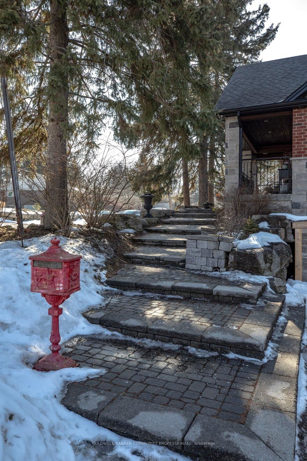 Detached House for sale at 389 Clarendon Drive, Hamilton, Ontario, L9G 2Z1 - Ancaster - MLS: X12855526