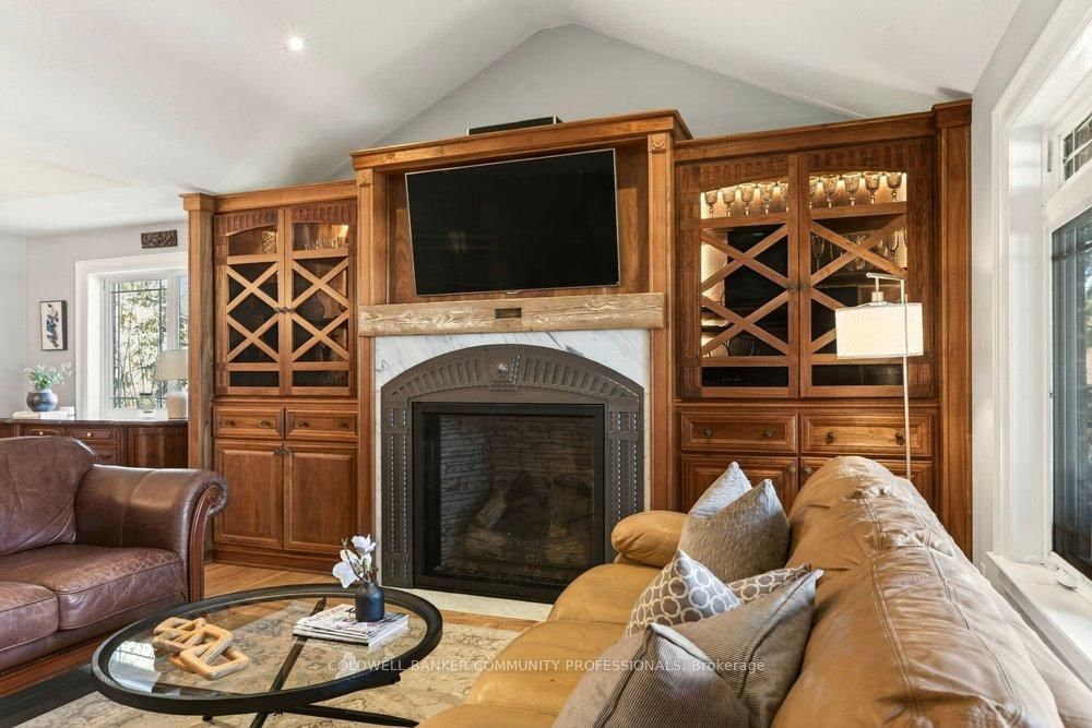 Detached House for sale at 389 Clarendon Drive, Hamilton, Ontario, L9G 2Z1 - Ancaster - MLS: X12855526