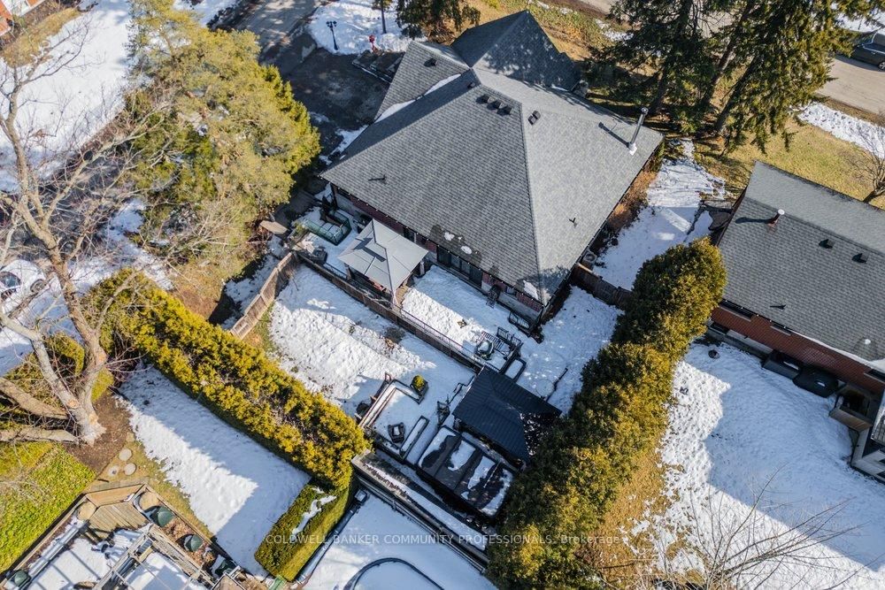 Detached House for sale at 389 Clarendon Drive, Hamilton, Ontario, L9G 2Z1 - Ancaster - MLS: X12855526