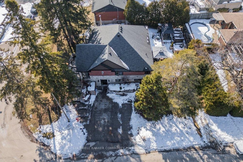 Detached House for sale at 389 Clarendon Drive, Hamilton, Ontario, L9G 2Z1 - Ancaster - MLS: X12855526