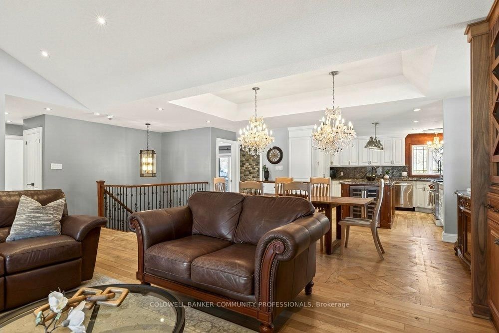 Detached House for sale at 389 Clarendon Drive, Hamilton, Ontario, L9G 2Z1 - Ancaster - MLS: X12855526