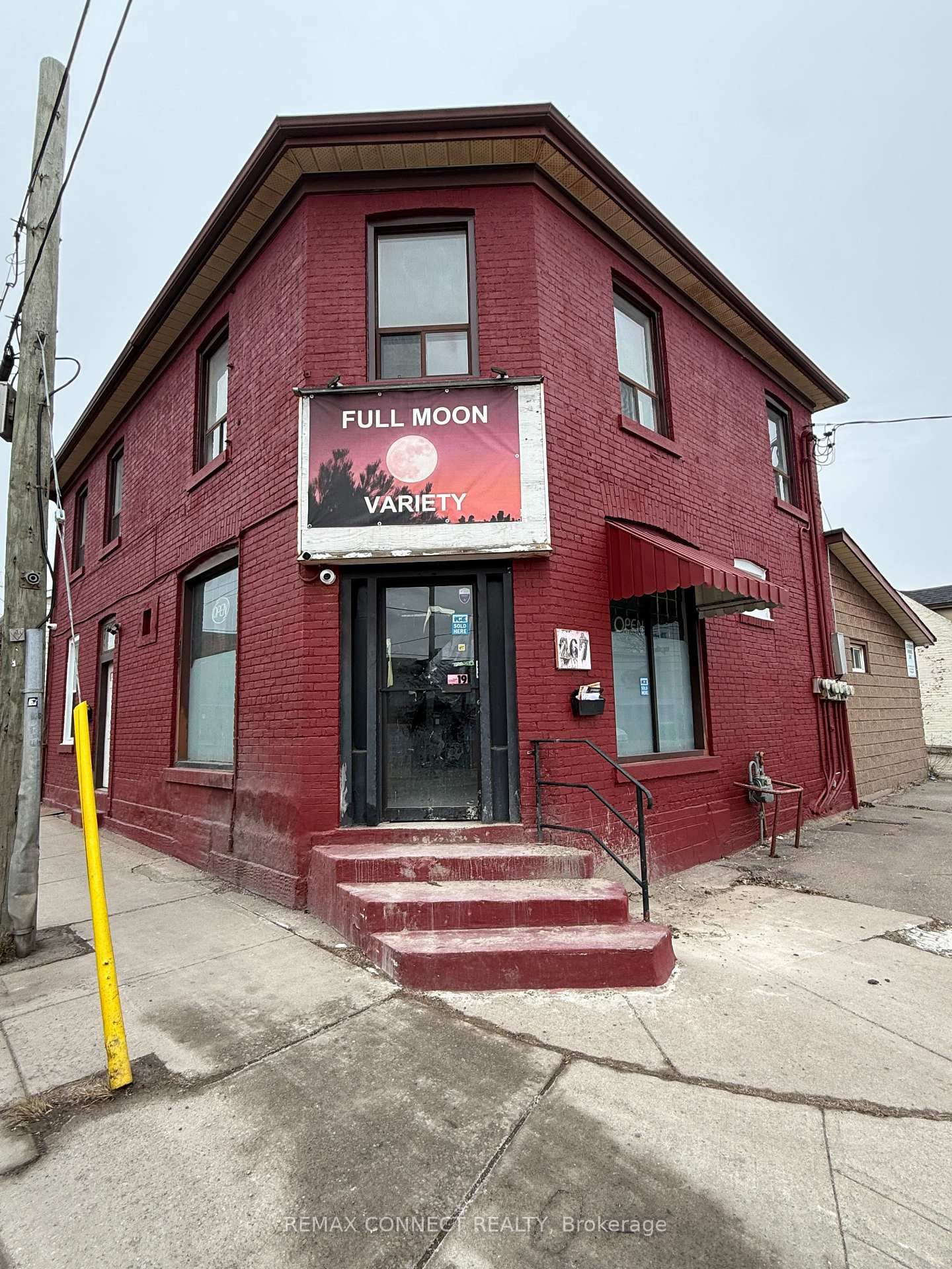 267 Catharine Street N, Unit #Main - Photo 2