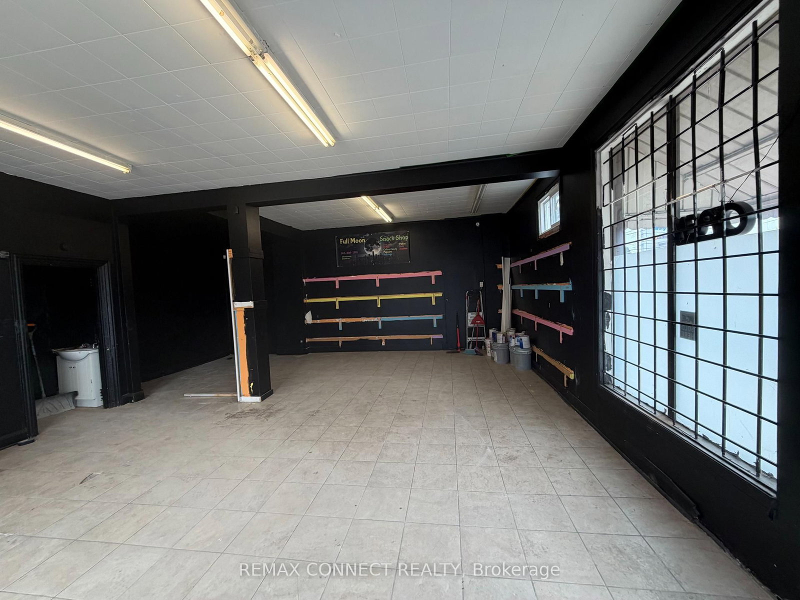 267 Catharine Street N, Unit #Main - Photo 3