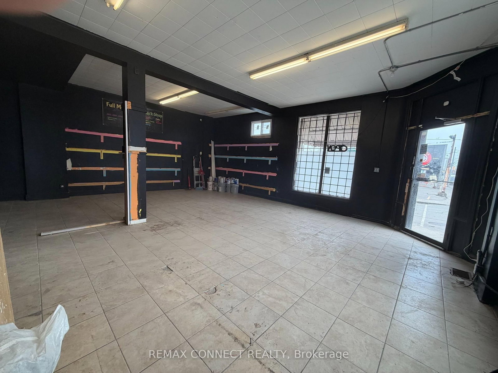 267 Catharine Street N, Unit #Main - Photo 4