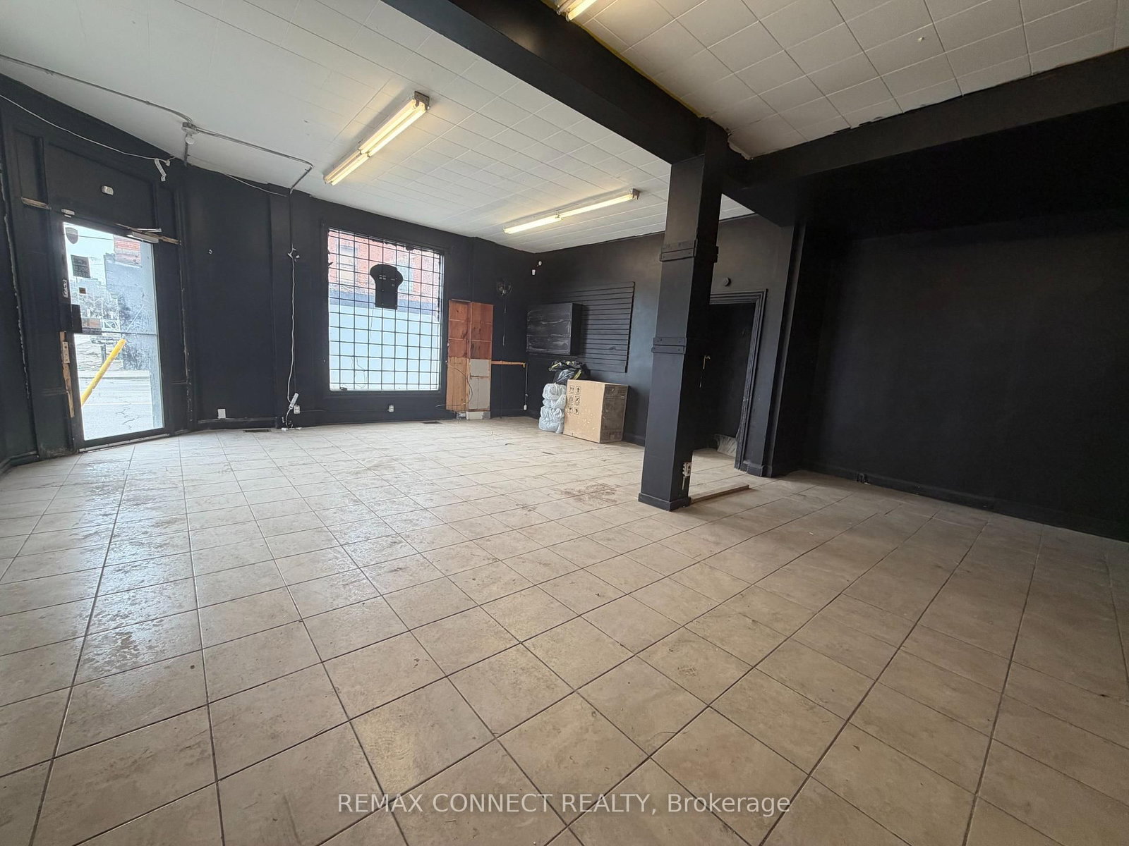 267 Catharine Street N, Unit #Main - Photo 5