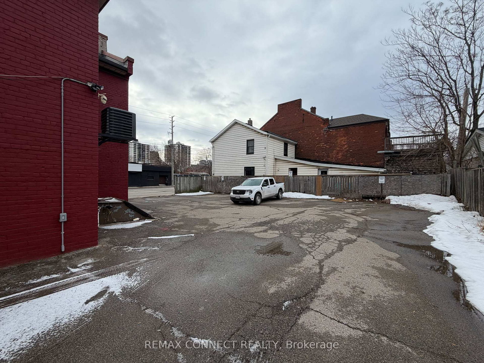 267 Catharine Street N, Unit #Main - Photo 6