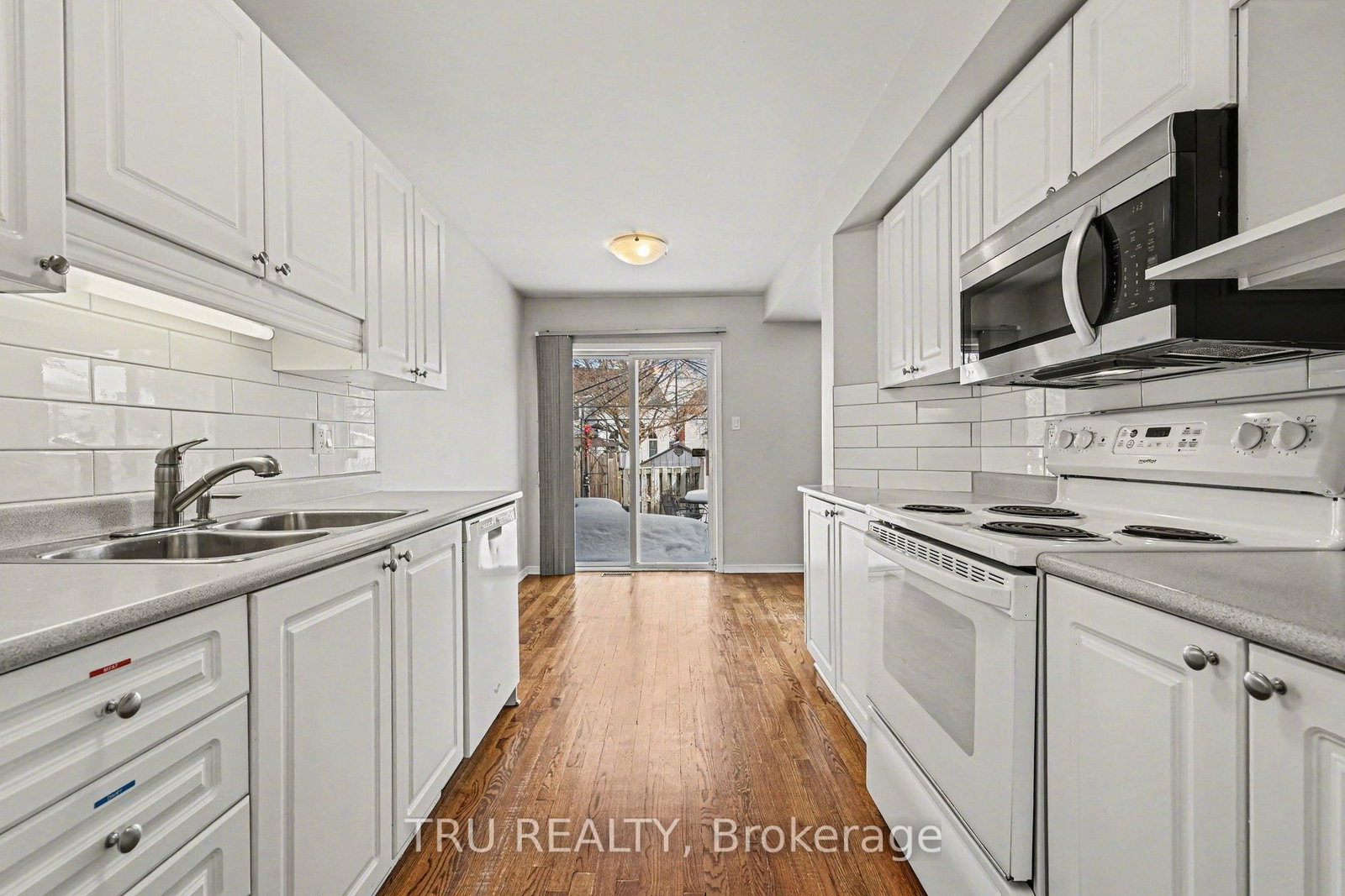 Townhouse for sale at 37 Daventry Crescent, Ottawa, Ontario, K2J 4N6 - Barrhaven - Longfields - MLS: X12855878