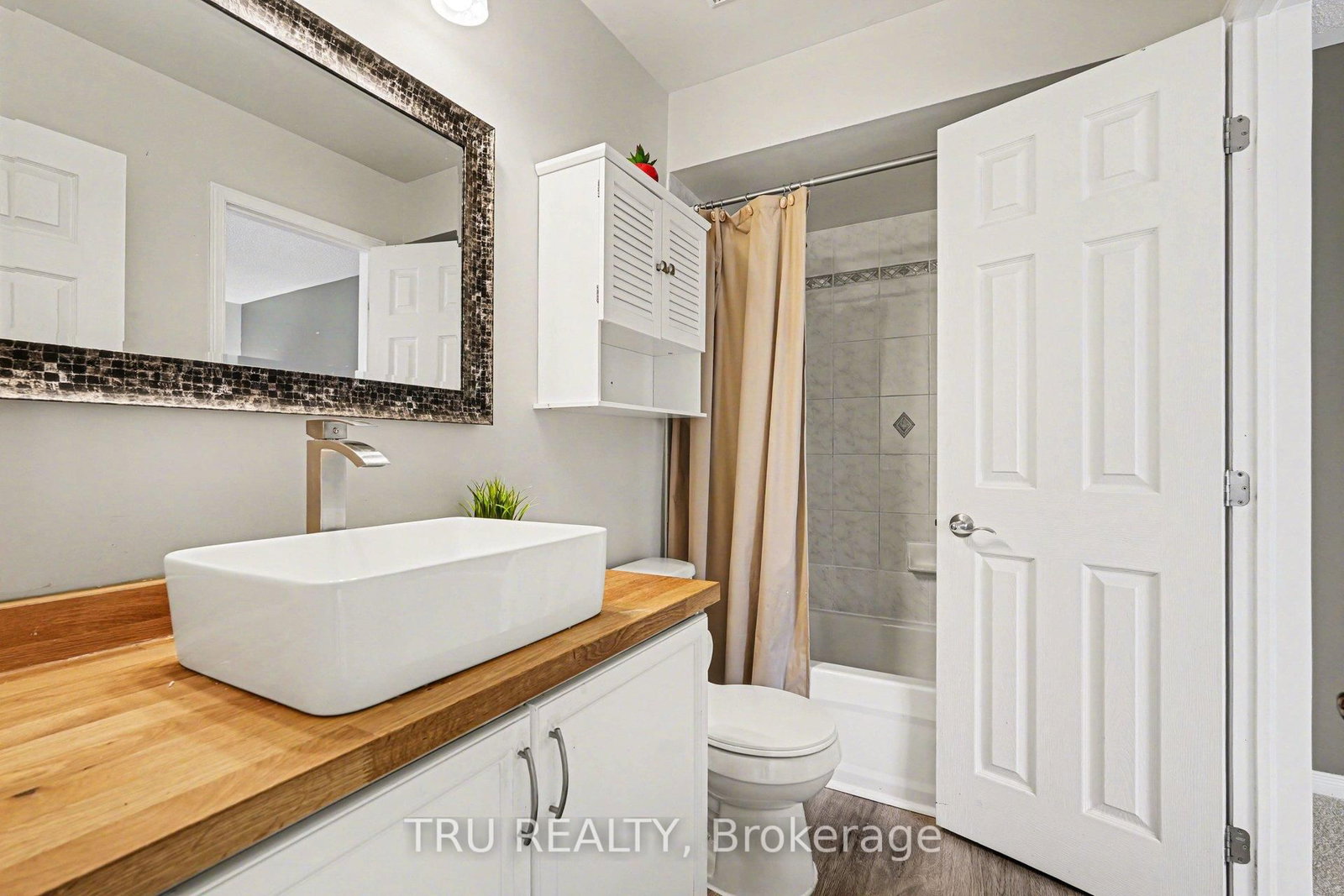 Townhouse for sale at 37 Daventry Crescent, Ottawa, Ontario, K2J 4N6 - Barrhaven - Longfields - MLS: X12855878