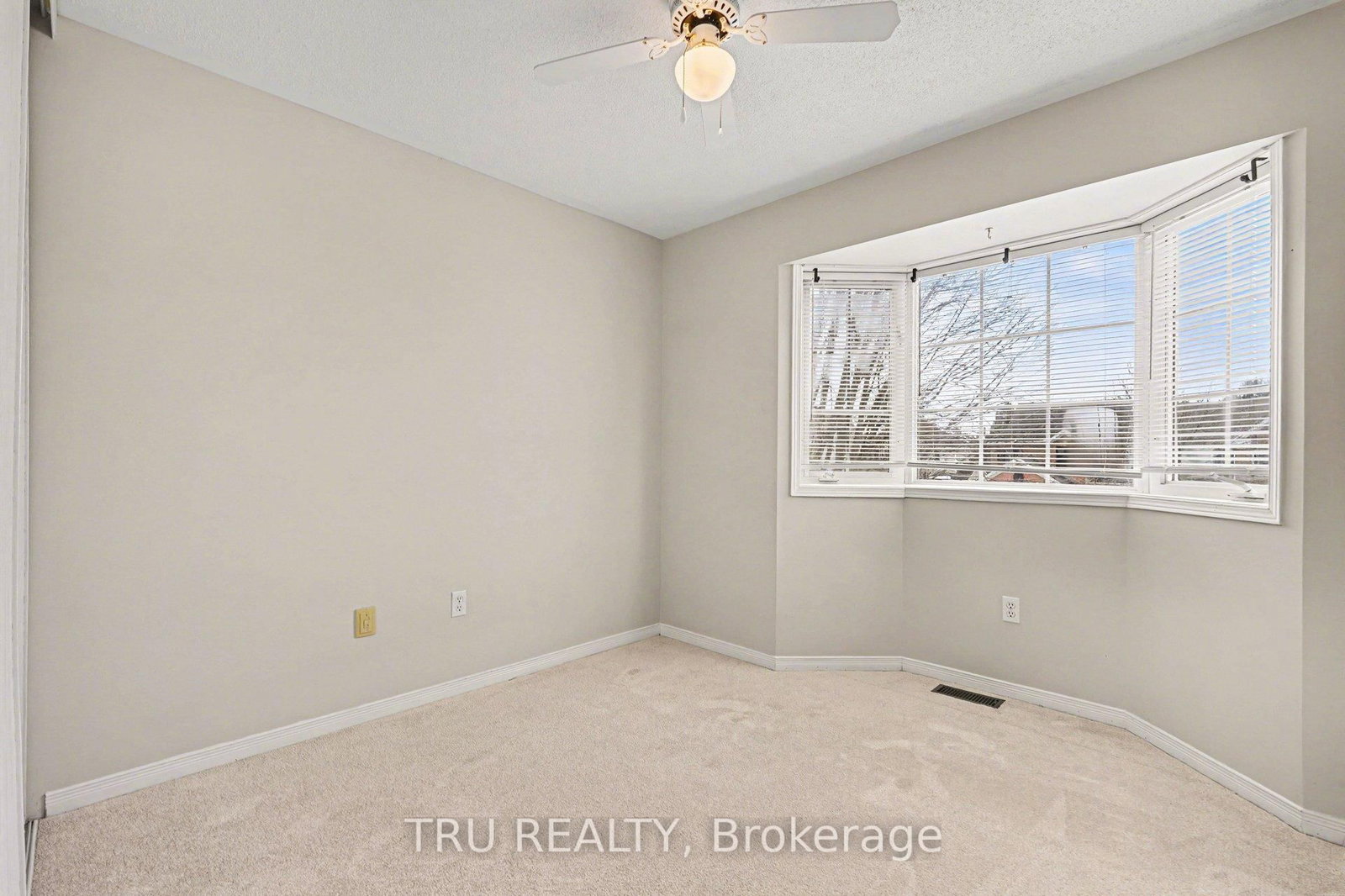 Townhouse for sale at 37 Daventry Crescent, Ottawa, Ontario, K2J 4N6 - Barrhaven - Longfields - MLS: X12855878