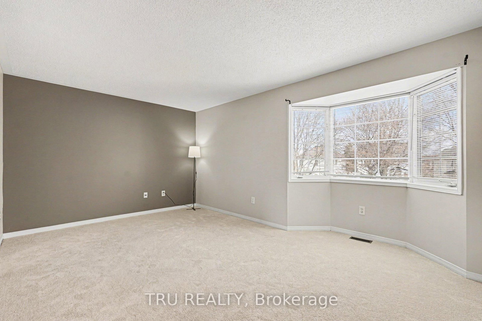 Townhouse for sale at 37 Daventry Crescent, Ottawa, Ontario, K2J 4N6 - Barrhaven - Longfields - MLS: X12855878