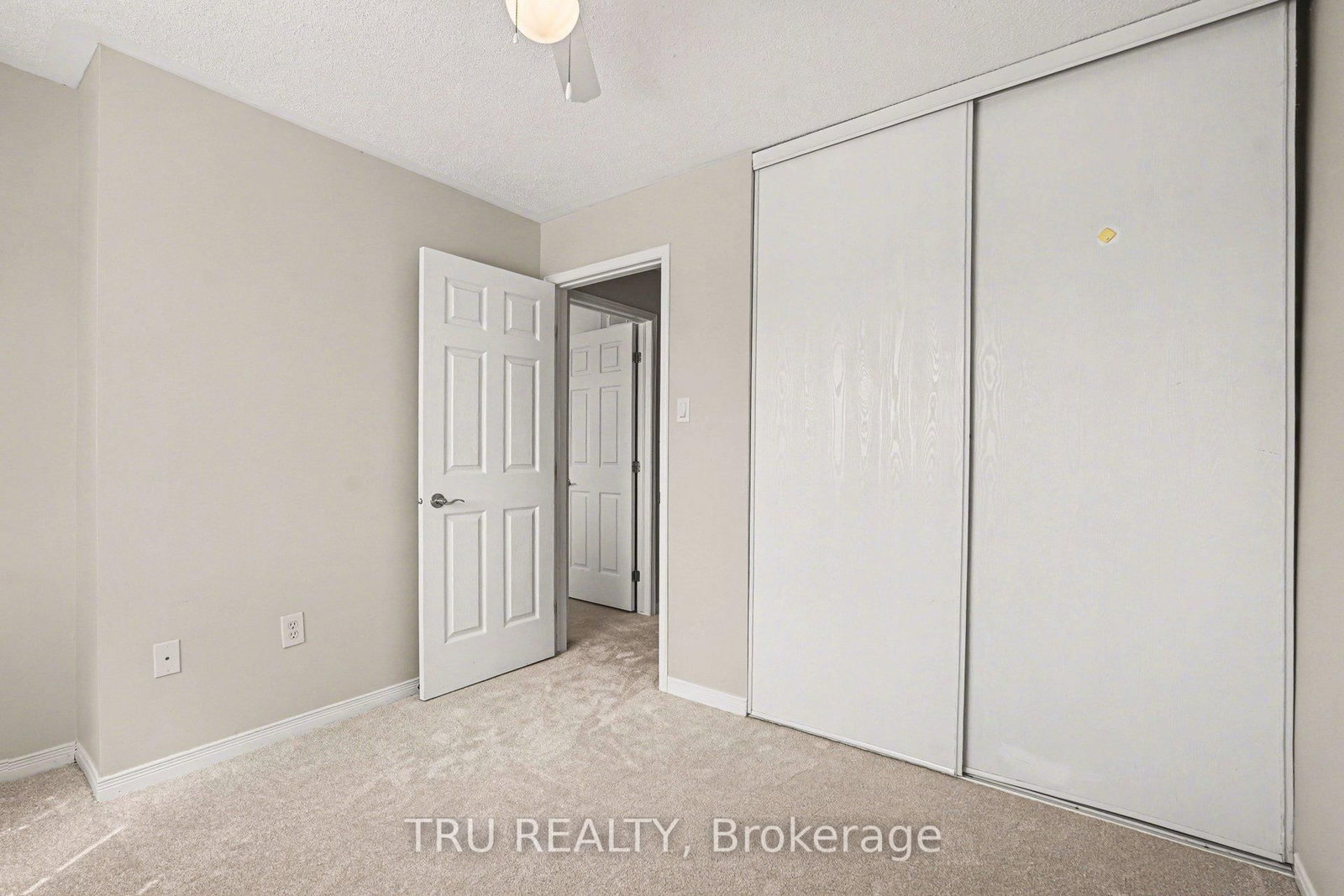 Townhouse for sale at 37 Daventry Crescent, Ottawa, Ontario, K2J 4N6 - Barrhaven - Longfields - MLS: X12855878