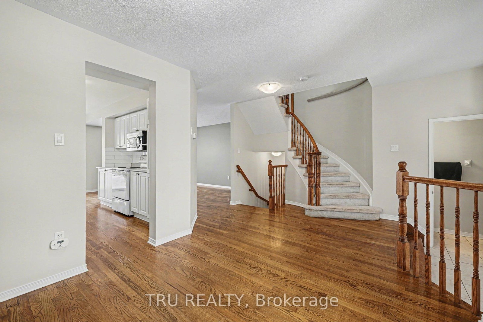 Townhouse for sale at 37 Daventry Crescent, Ottawa, Ontario, K2J 4N6 - Barrhaven - Longfields - MLS: X12855878