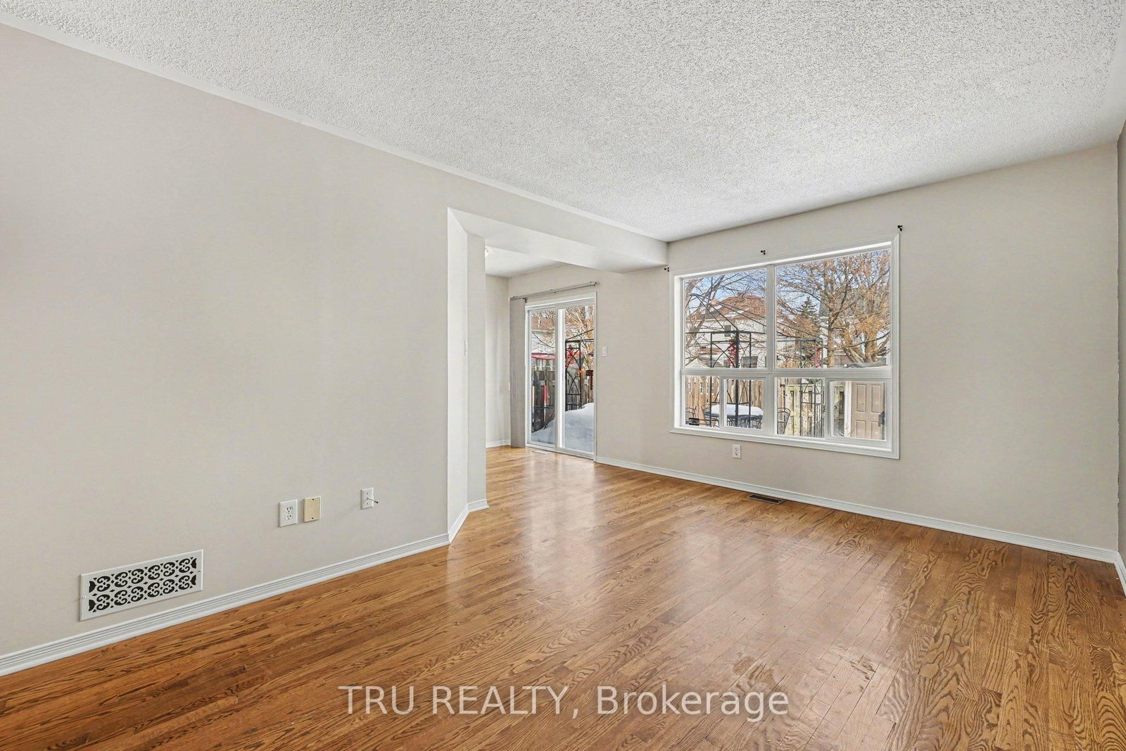 Townhouse for sale at 37 Daventry Crescent, Ottawa, Ontario, K2J 4N6 - Barrhaven - Longfields - MLS: X12855878