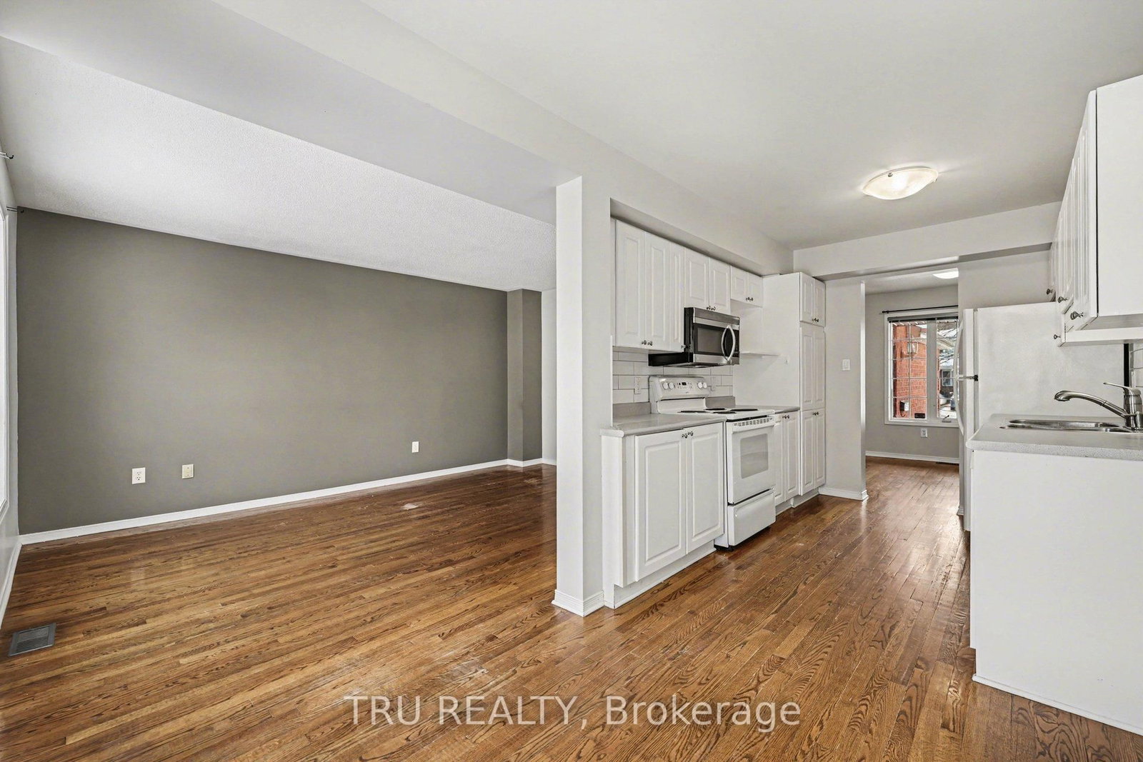 Townhouse for sale at 37 Daventry Crescent, Ottawa, Ontario, K2J 4N6 - Barrhaven - Longfields - MLS: X12855878