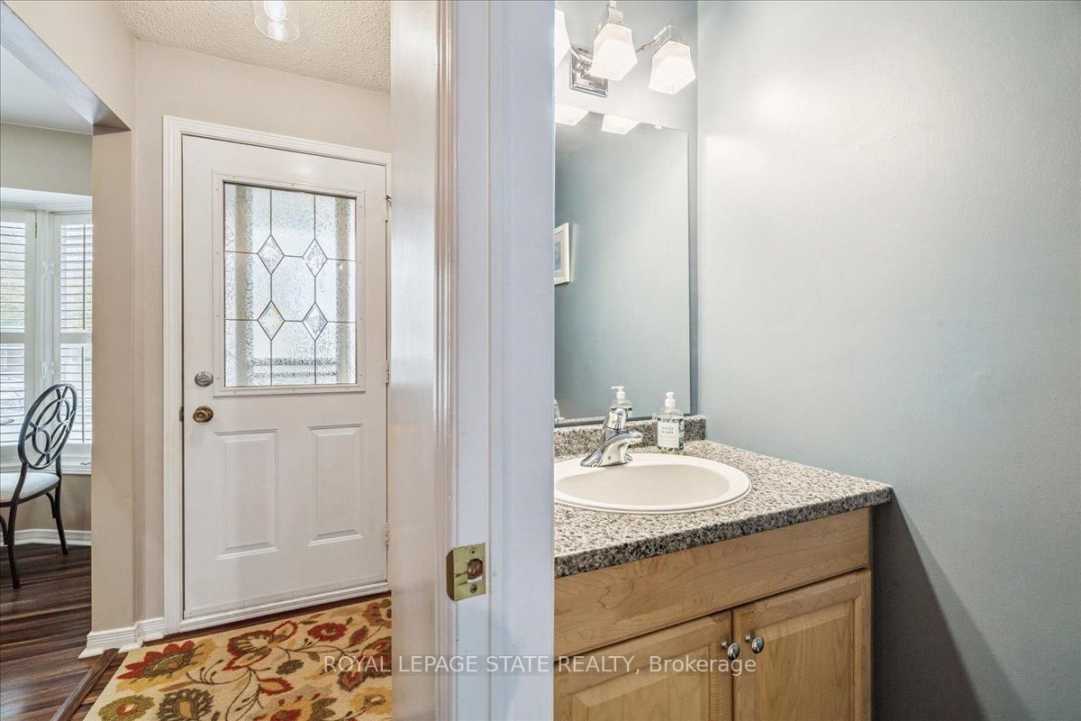 Townhouse sold at 5-15 Ellington Avenue, Hamilton, Ontario, L8E 4P3 - Stoney Creek - MLS: X12855908