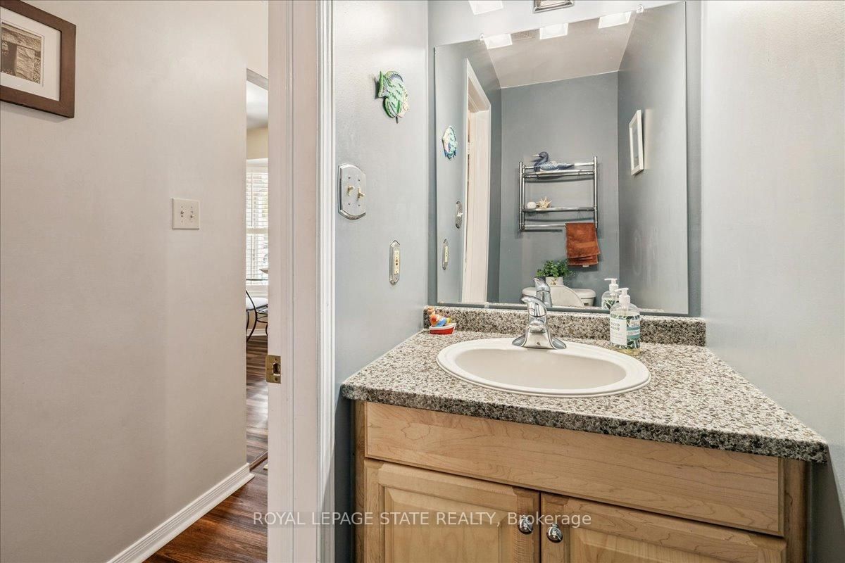 Townhouse sold at 5-15 Ellington Avenue, Hamilton, Ontario, L8E 4P3 - Stoney Creek - MLS: X12855908