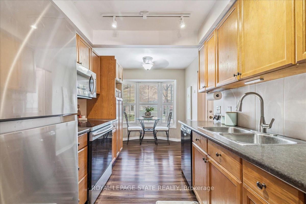 Townhouse sold at 5-15 Ellington Avenue, Hamilton, Ontario, L8E 4P3 - Stoney Creek - MLS: X12855908