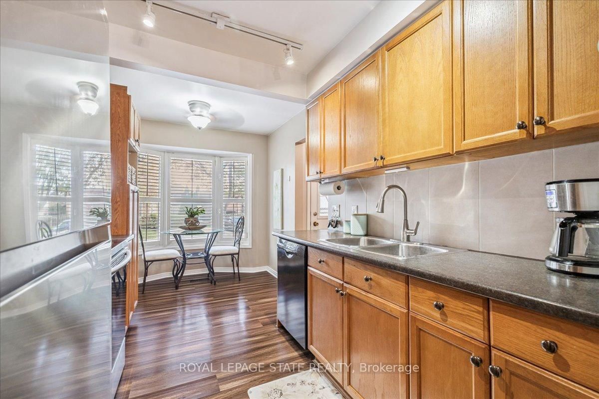 Townhouse sold at 5-15 Ellington Avenue, Hamilton, Ontario, L8E 4P3 - Stoney Creek - MLS: X12855908