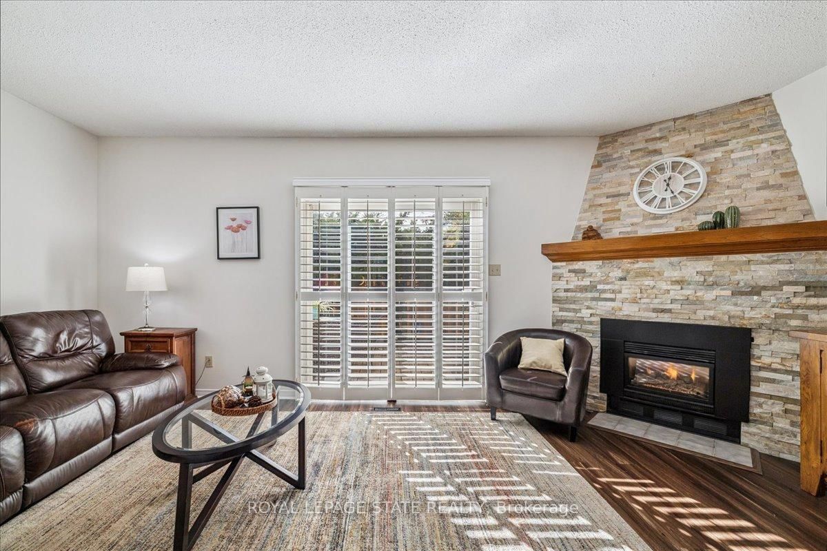 Townhouse sold at 5-15 Ellington Avenue, Hamilton, Ontario, L8E 4P3 - Stoney Creek - MLS: X12855908