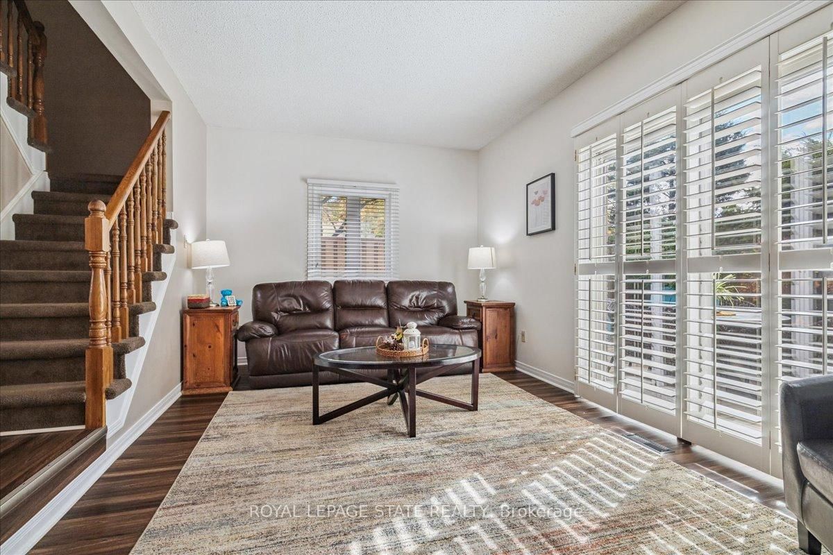 Townhouse sold at 5-15 Ellington Avenue, Hamilton, Ontario, L8E 4P3 - Stoney Creek - MLS: X12855908