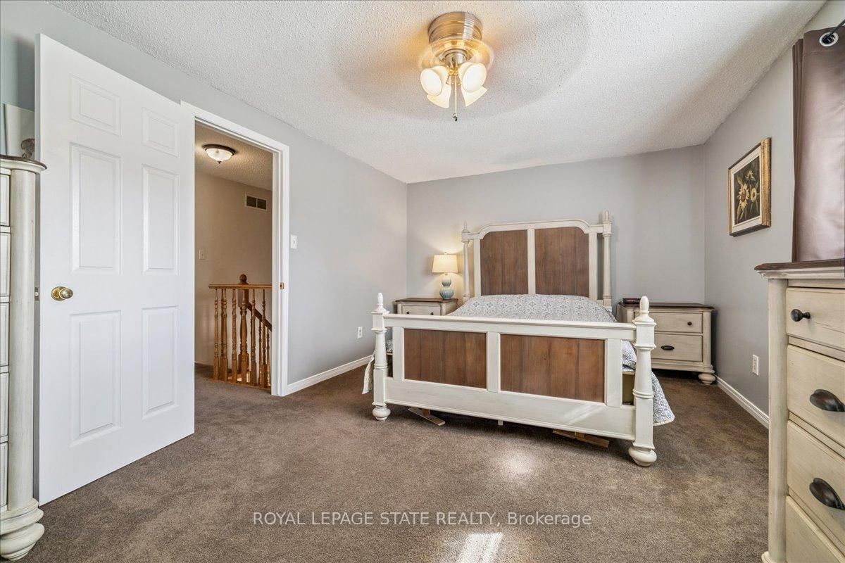 Townhouse sold at 5-15 Ellington Avenue, Hamilton, Ontario, L8E 4P3 - Stoney Creek - MLS: X12855908