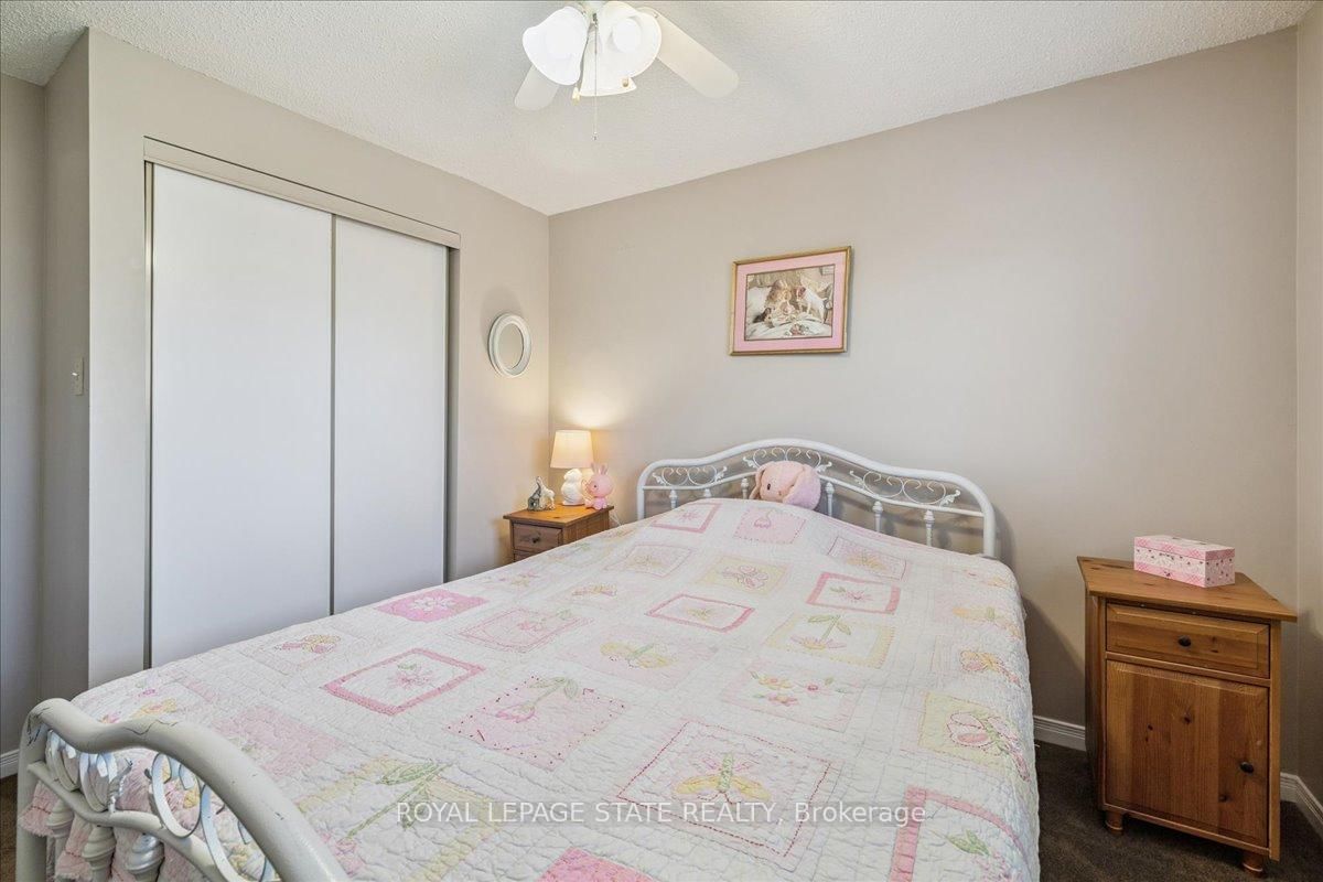 Townhouse sold at 5-15 Ellington Avenue, Hamilton, Ontario, L8E 4P3 - Stoney Creek - MLS: X12855908