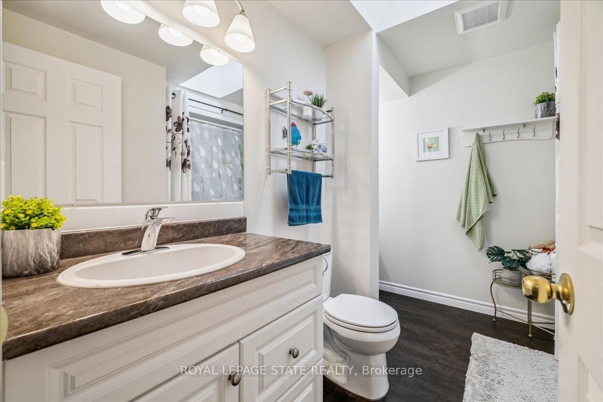 Townhouse sold at 5-15 Ellington Avenue, Hamilton, Ontario, L8E 4P3 - Stoney Creek - MLS: X12855908