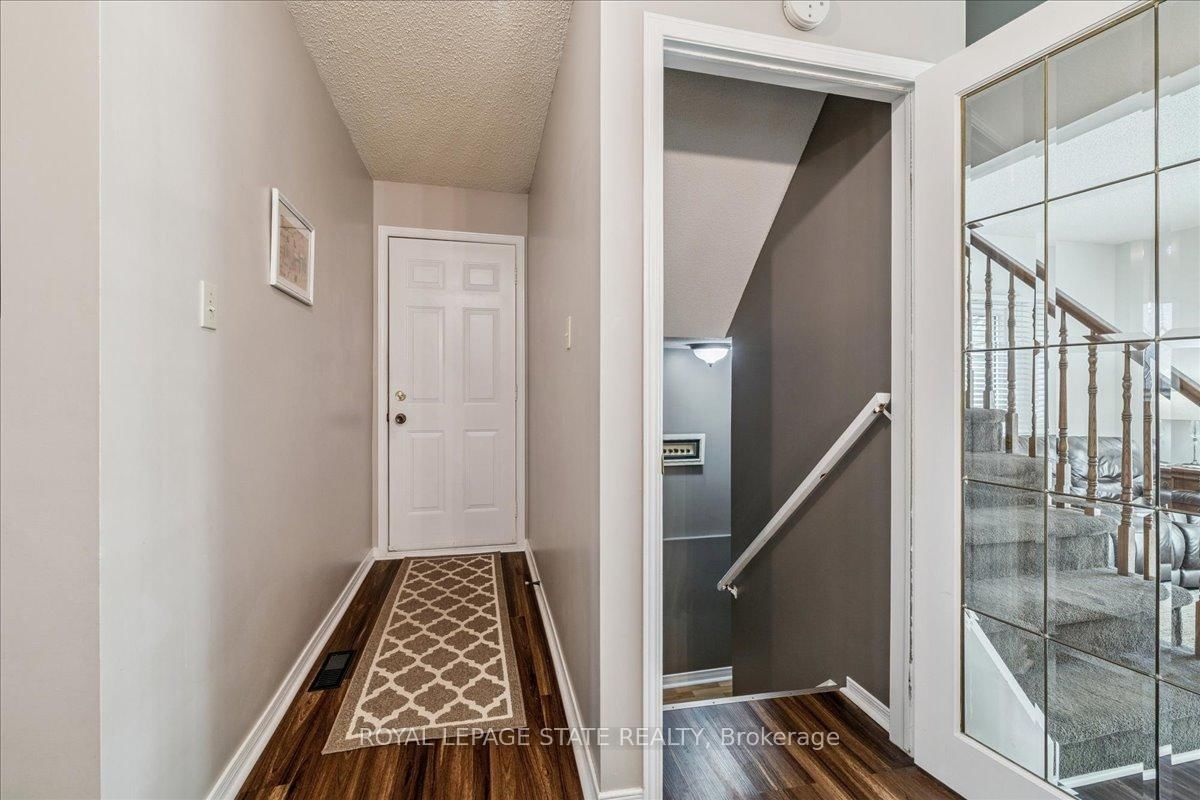 Townhouse sold at 5-15 Ellington Avenue, Hamilton, Ontario, L8E 4P3 - Stoney Creek - MLS: X12855908