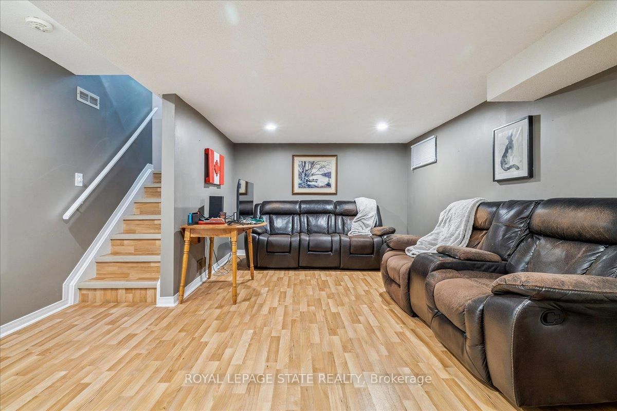 Townhouse sold at 5-15 Ellington Avenue, Hamilton, Ontario, L8E 4P3 - Stoney Creek - MLS: X12855908