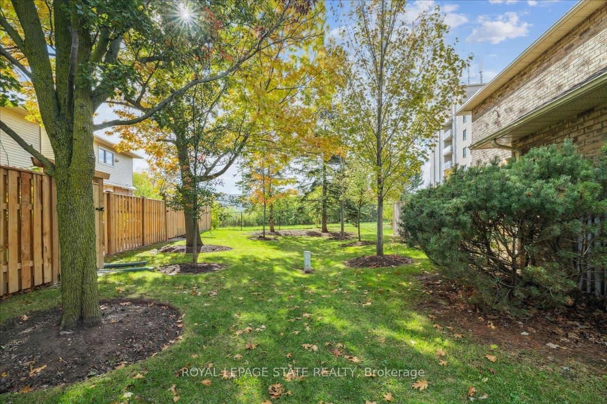 Townhouse sold at 5-15 Ellington Avenue, Hamilton, Ontario, L8E 4P3 - Stoney Creek - MLS: X12855908