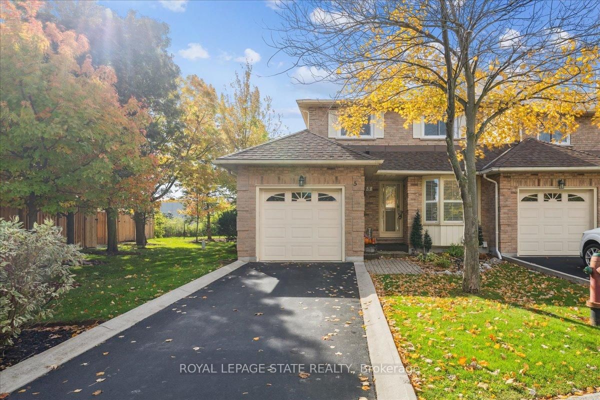 Townhouse sold at 5-15 Ellington Avenue, Hamilton, Ontario, L8E 4P3 - Stoney Creek - MLS: X12855908