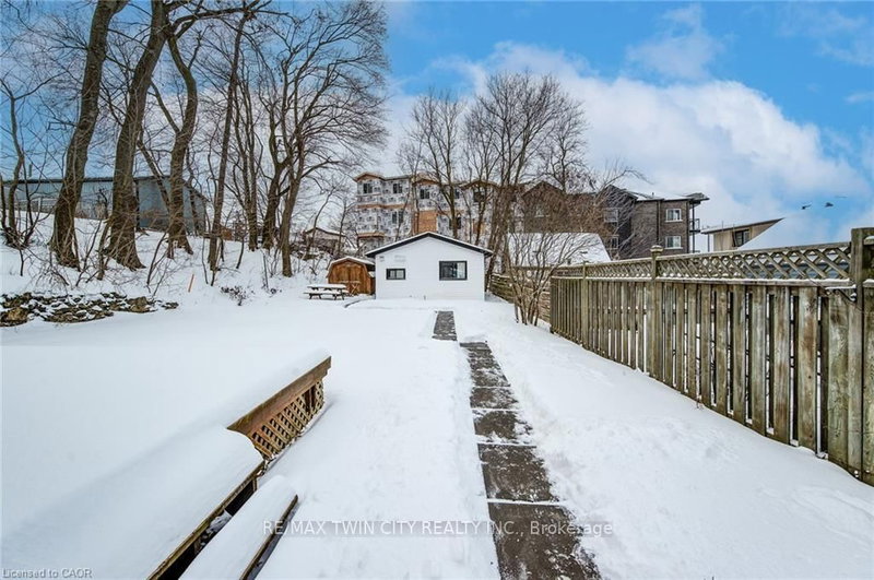 home for lease on 10 Weaver Rear Unit Street N