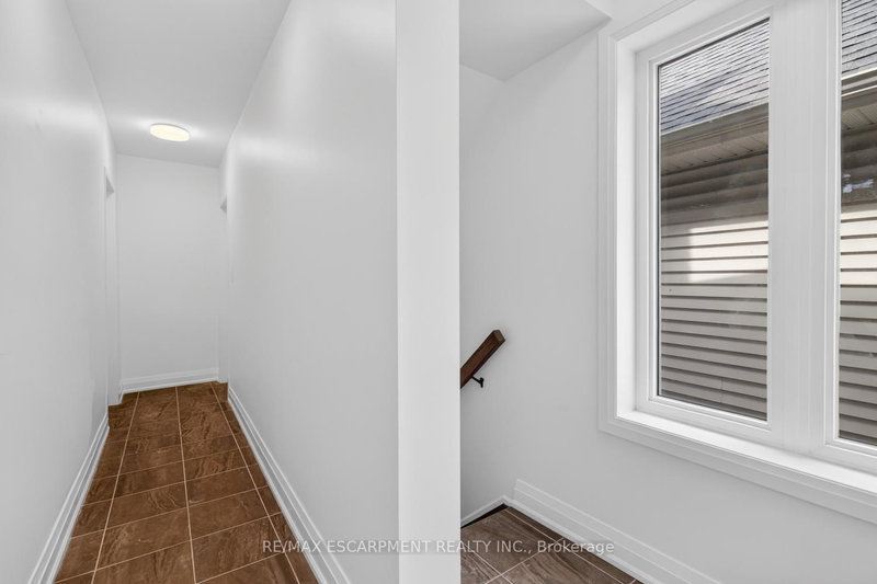 2 - 253 St Clair Blvd, Hamilton, L8M 2P3 | Image 3