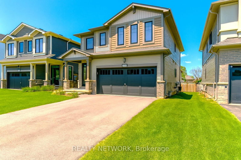 107 Starfire Cres, Hamilton, L8E 0K9 | Image 2