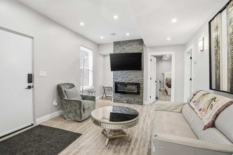 UPPER - 4733 River Rd, Niagara Falls, L2E 3G3 | Image 2