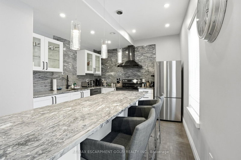 UPPER - 4733 River Rd, Niagara Falls, L2E 3G3 | Image 3