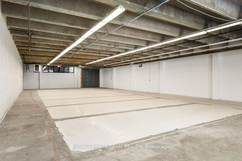 B - 33 Capital Dr, Ottawa, K2G 0E7 | Image 3