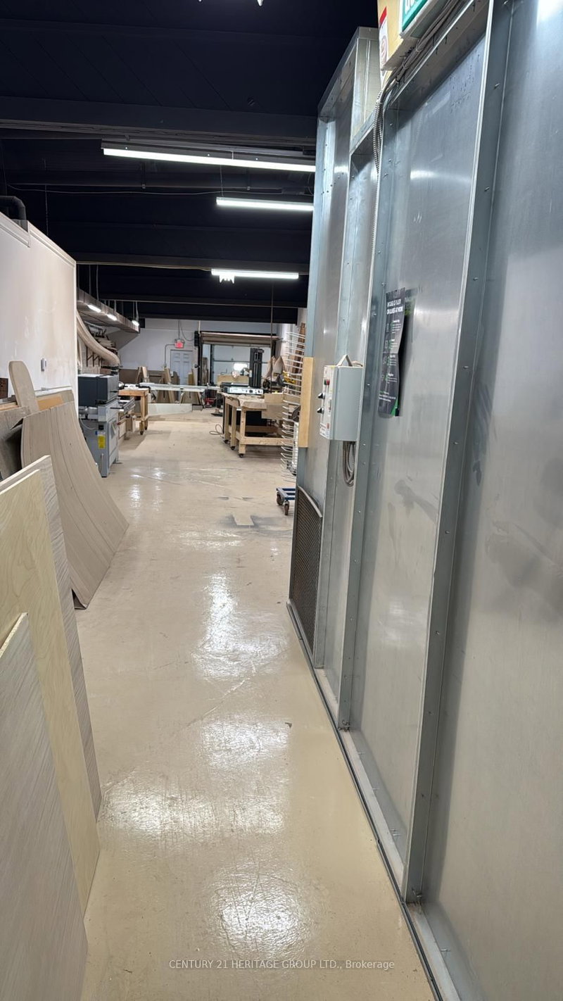 2 - 1700 Brampton St N, Hamilton, L8H 3S1 | Image 2