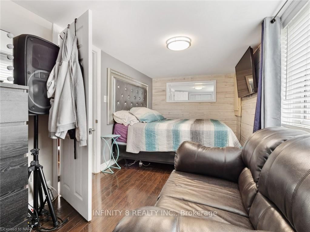 Detached House for sale at 257 Ridge Road, Fort Erie, Ontario, L0S 1B0 - Crystal Beach - MLS: X12856986