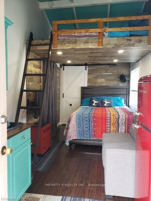 Detached House for sale at 257 Ridge Road, Fort Erie, Ontario, L0S 1B0 - Crystal Beach - MLS: X12856986