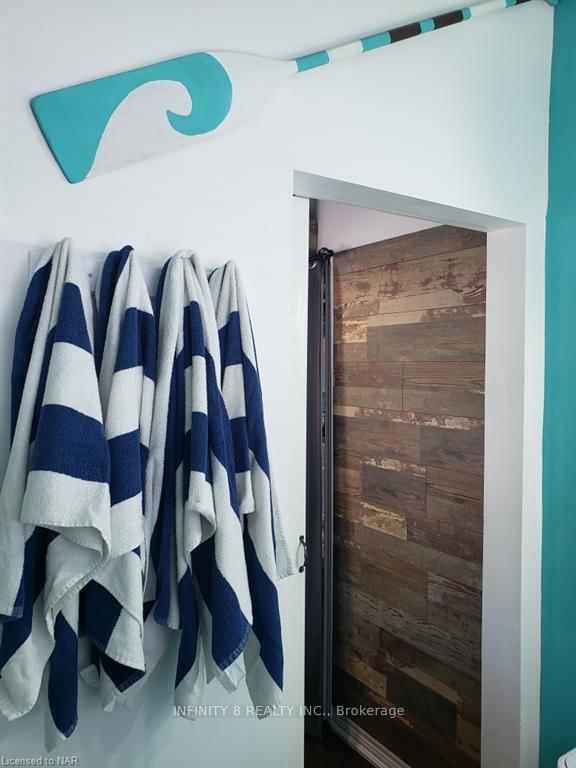 Detached House for sale at 257 Ridge Road, Fort Erie, Ontario, L0S 1B0 - Crystal Beach - MLS: X12856986