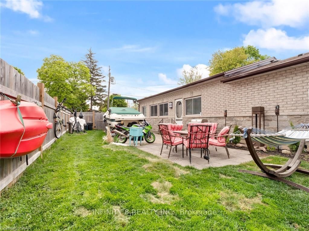 Detached House for sale at 257 Ridge Road, Fort Erie, Ontario, L0S 1B0 - Crystal Beach - MLS: X12856986