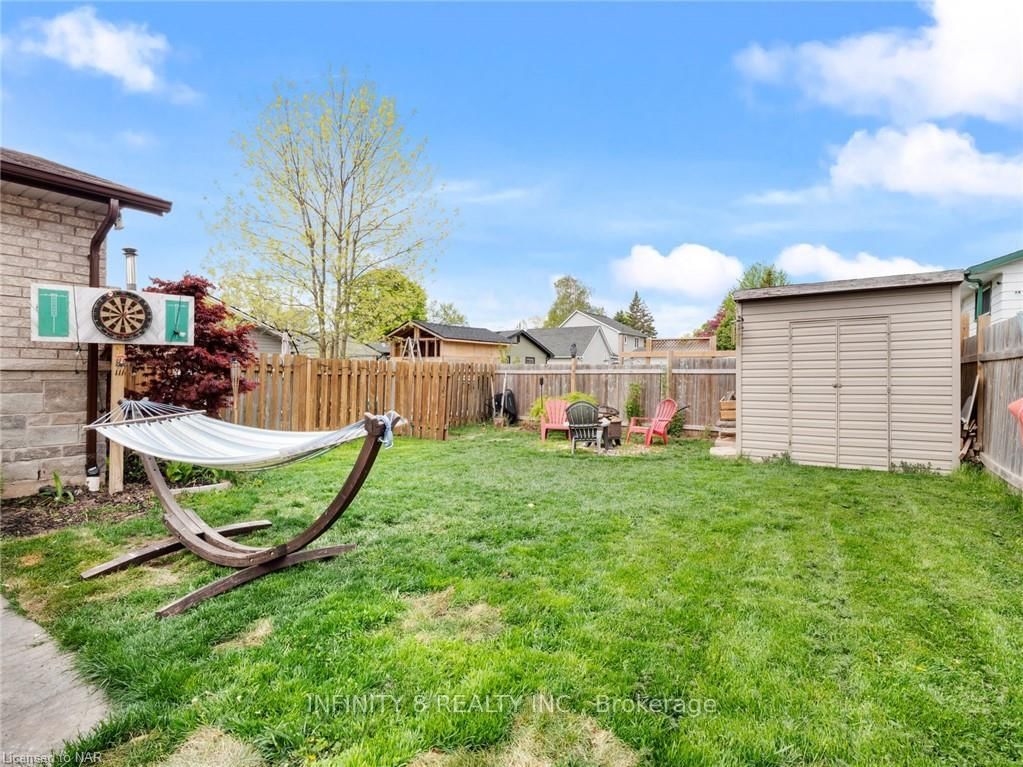 Detached House for sale at 257 Ridge Road, Fort Erie, Ontario, L0S 1B0 - Crystal Beach - MLS: X12856986