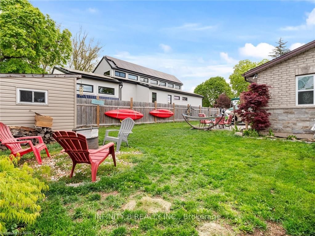 Detached House for sale at 257 Ridge Road, Fort Erie, Ontario, L0S 1B0 - Crystal Beach - MLS: X12856986