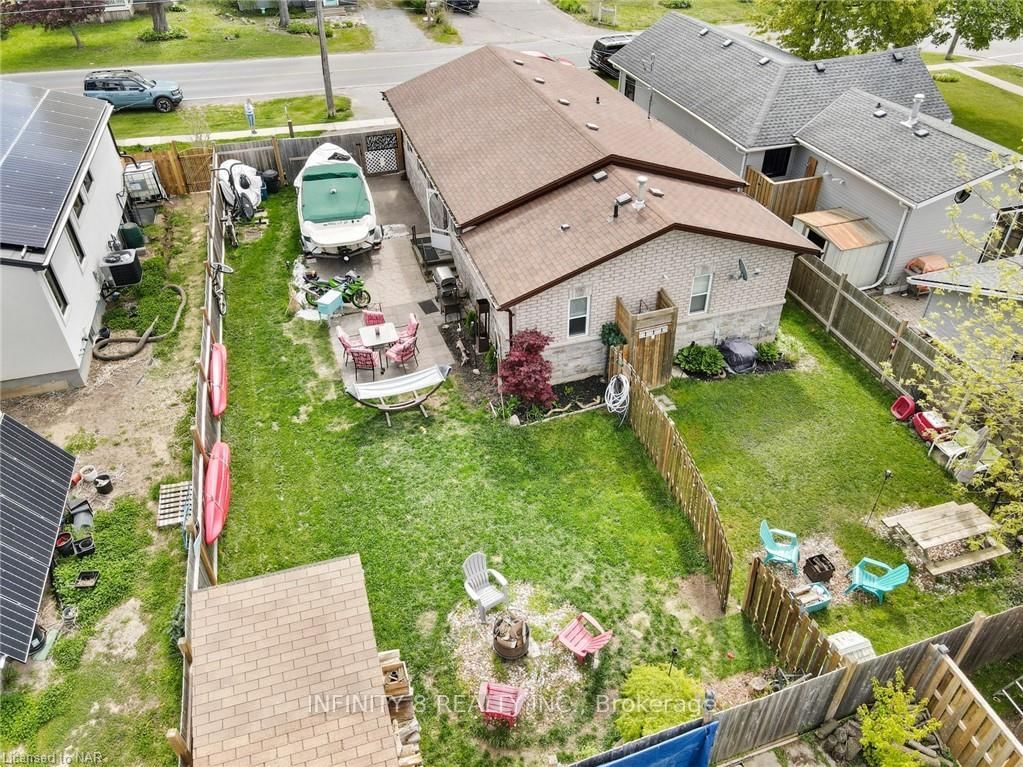 Detached House for sale at 257 Ridge Road, Fort Erie, Ontario, L0S 1B0 - Crystal Beach - MLS: X12856986