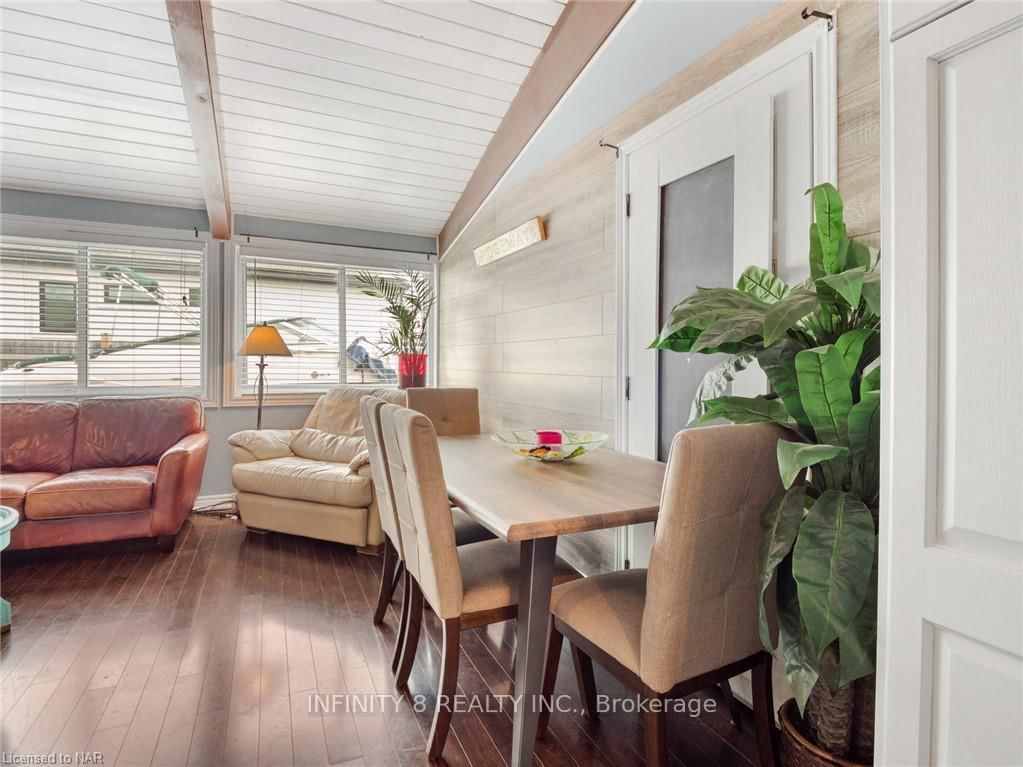 Detached House for sale at 257 Ridge Road, Fort Erie, Ontario, L0S 1B0 - Crystal Beach - MLS: X12856986