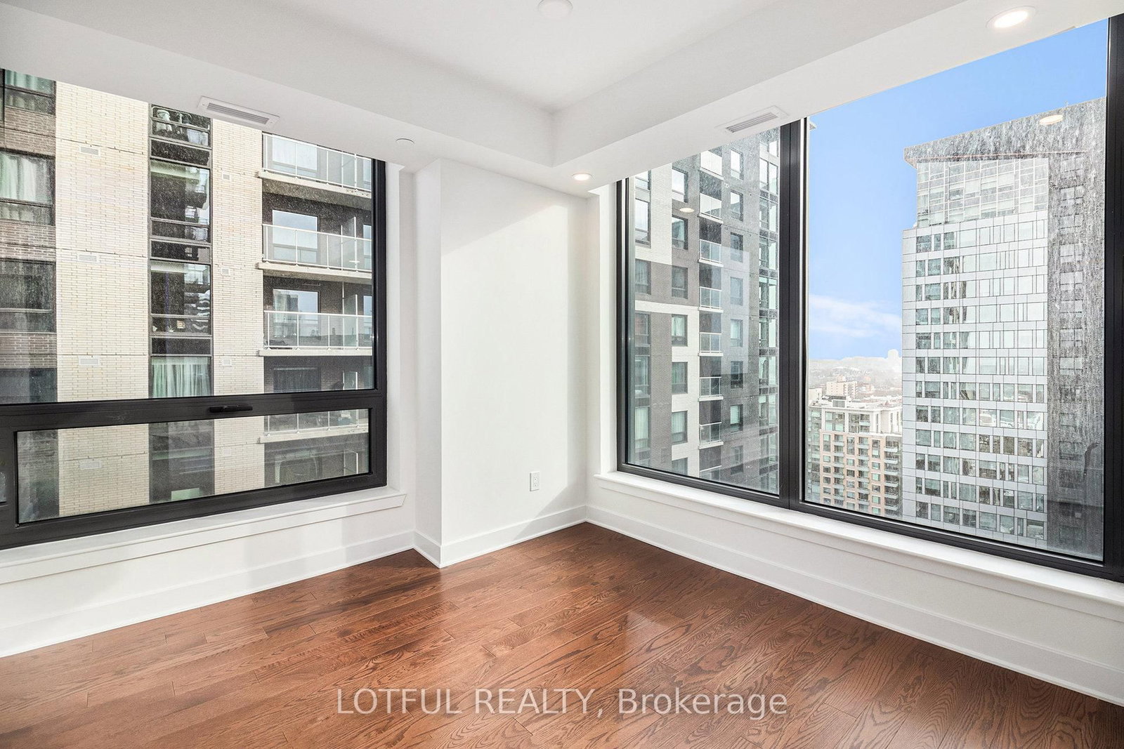 180 George Street, Unit 2007 - Photo 18