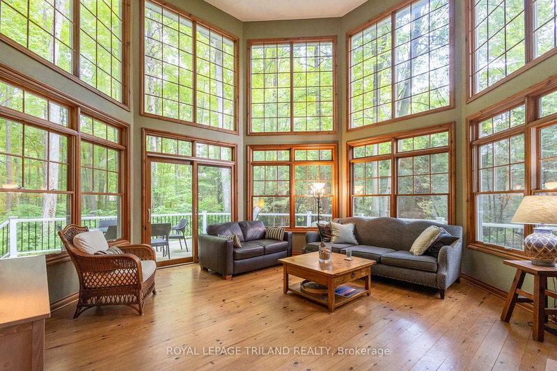 10221 Shoreline Dr, Lambton Shores, N0M 1T0 | Image 2