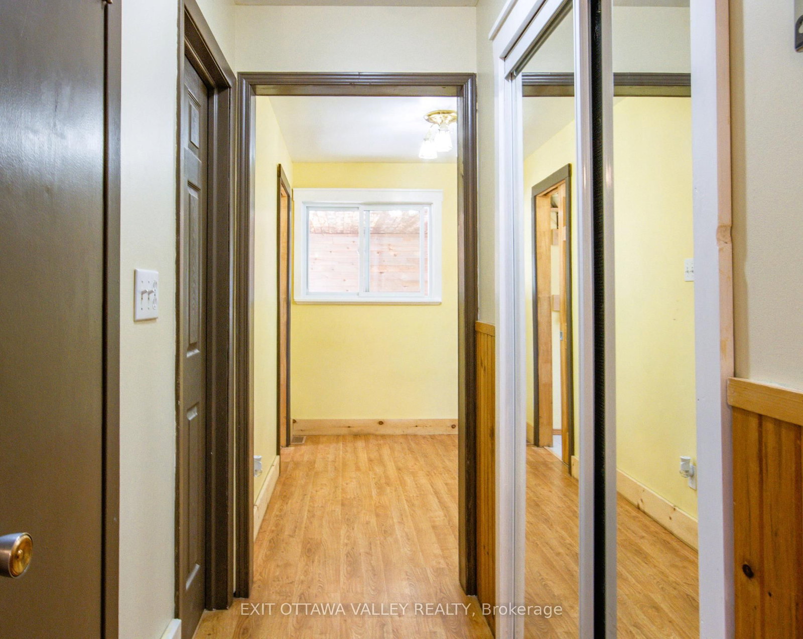 23 Sprucedale Avenue • Barry's Bay, ON photo 22